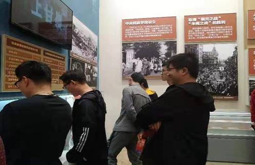 参观2.jpg 参观2.jpg