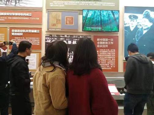 参观3.jpg 参观3.jpg
